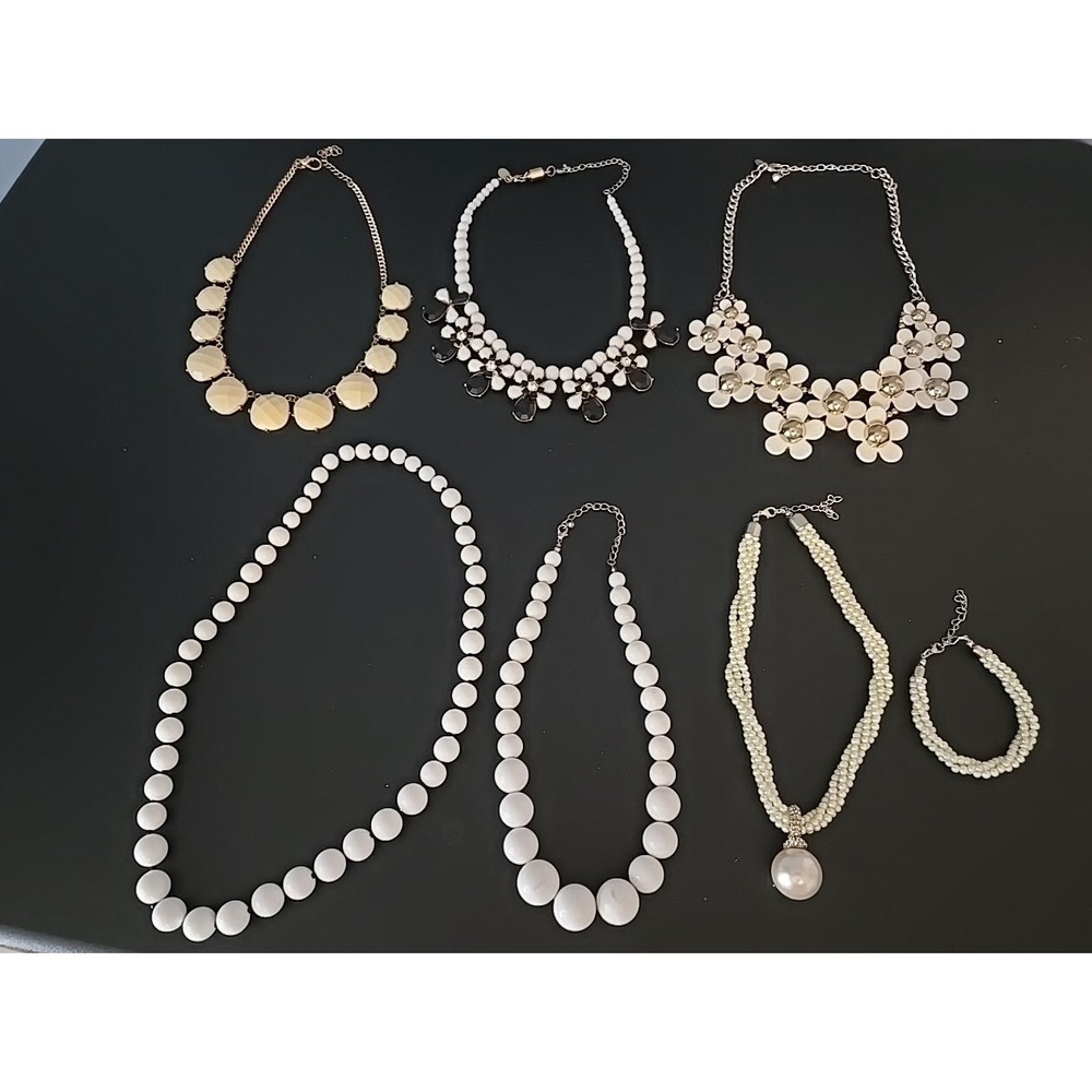 Lot Of 7 Vtg Charming Charlie And Others‎ white elegant necklaces & 1 bracelet